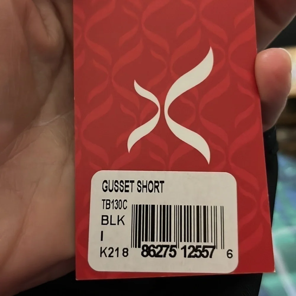 NWT size intermediate Capezio Girls' Team Basic Gusset Short
